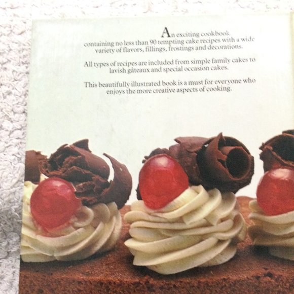 CAKES & CAKE DECORATING  1978 - Picture 2 of 6